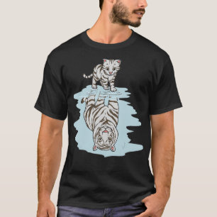 Weiße Katze in Spiegelreflexion Tiger Kitty Baby C T-Shirt