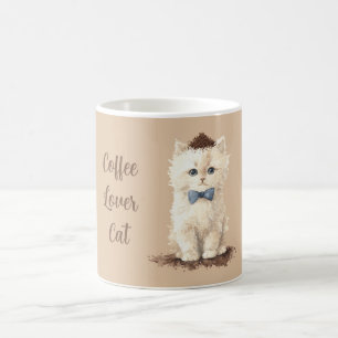Weiße Katze mit blauem Schleier, die Kaffee liebt Kaffeetasse
