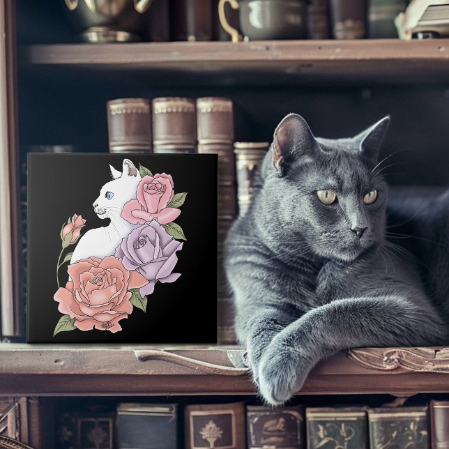 Weiße Katze Peach Lavendel Pink Roses Fliese (Von Creator hochgeladen)