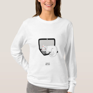 Weiße Katze Schlafen im Shirt von Frauen