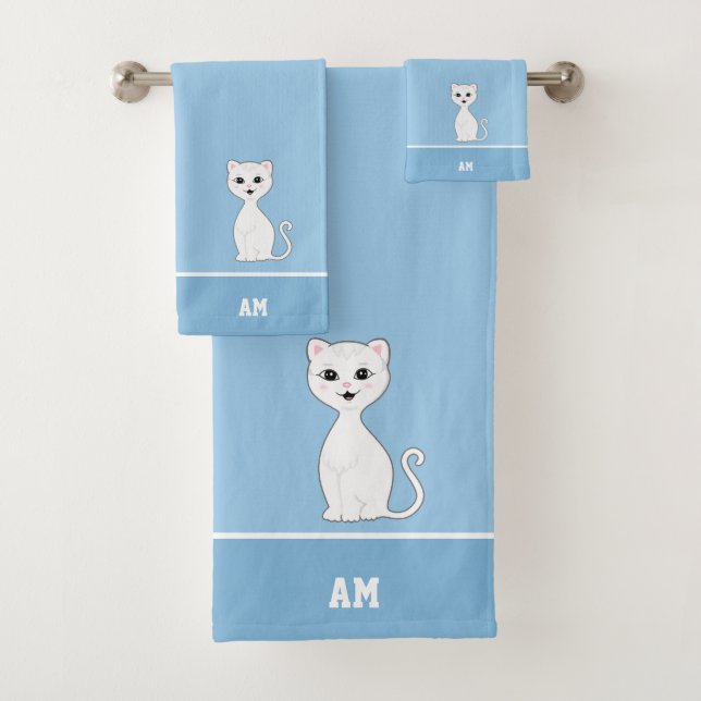 Weiße Katze und Monogramm auf hellblauer Farbe Badhandtuch Set (Insitu)