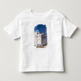 Weiße Kirche am Strand in der Nähe der Ägäis auf Kleinkind T-shirt