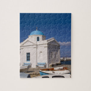 Weiße Kirche am Strand in der Nähe der Ägäis auf Puzzle