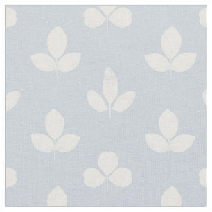 Weiße Klee auf blassrosa Blau Stoff