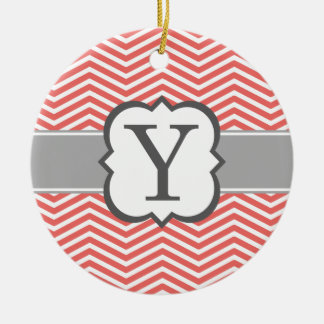 Weiße Korallen-Monogramm-Letter Y Zickzack Keramikornament