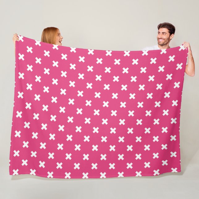 Weiße Kreuzstiche auf Fuchsia Fleecedecke (Beispiel)