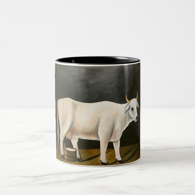 Weiße Kuh auf schwarzem Hintergrund (Landtier) Zweifarbige Tasse (Mittel)