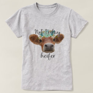 Weiße Kuh mit Blumenkronen und Humoralem Text T-Shirt