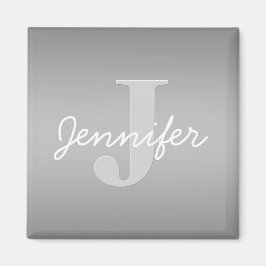 Weiße Kursivschrift & Graues Monogramm | Farben be Magnet