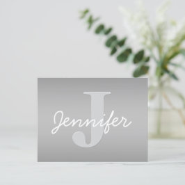 Weiße Kursivschrift & Graues Monogramm | Farben be Postkarte