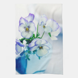 Weiße Lila Stiefmütterchen Blume Blauer Vase Blaue Handtuch