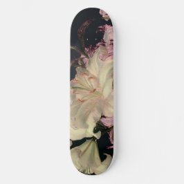 Weiße Lilien auf dunklem Hintergrund - Florale Kun Skateboard