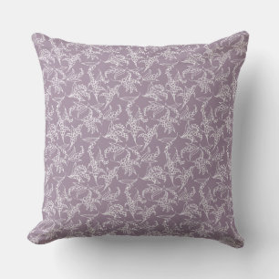 Weiße Lilien des Valley Pattern auf Mauve Kissen