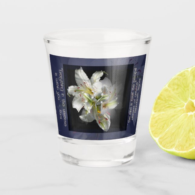 Weiße Lilien Fantasie Schnapsglas (Vorderseite)