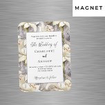 Weiße Lilien Silber Retro Hochzeitseinladung Magnet<br><div class="desc">Weiße Lilien,  Blume als Hintergrund. Personalisieren und fügen Sie Ihre Namen und die Details.</div>