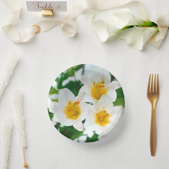 Weiße Lilien - Symbol der Liebe Pappteller (Hochzeit)