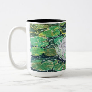 Weiße Lotus und Seerosenblätter Zweifarbige Tasse