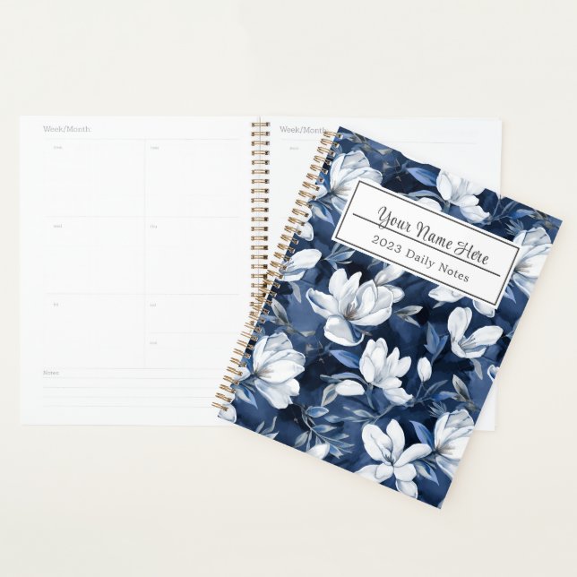 Weiße Magnolia-Blume, blauer Hintergrund Planer (Anzeige)