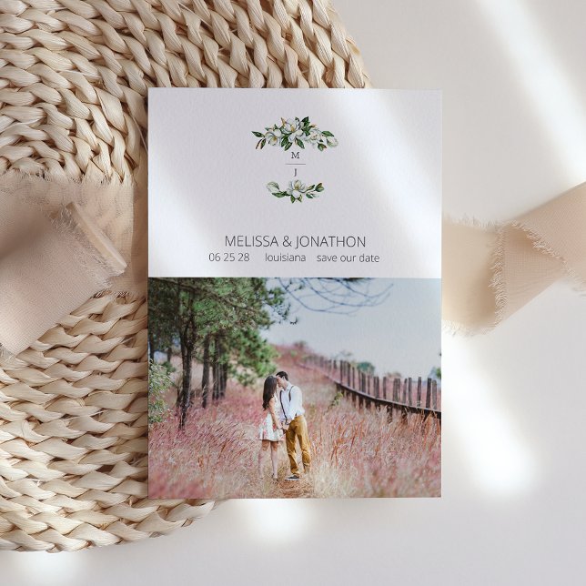 Weiße Magnolienflora rustikales Bild Save The Date (Von Creator hochgeladen)