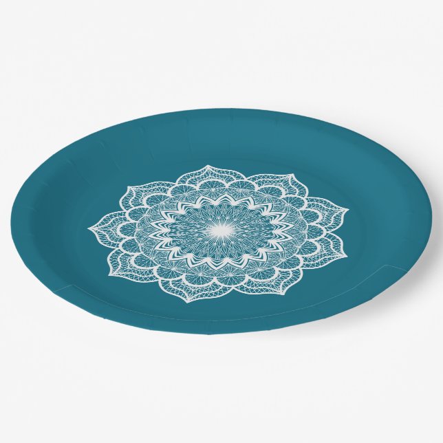 Weiße Mandala auf blauem Hintergrund Pappteller (Schrägansicht)