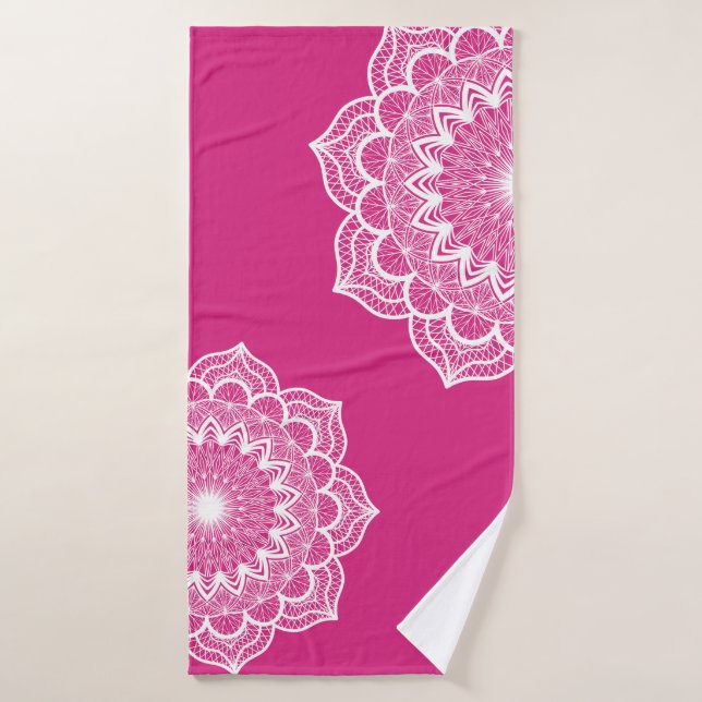 Weiße Mandala auf rosa Hintergrund Badehandtuch (Badehandtuch)