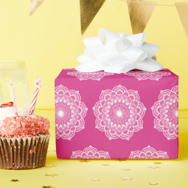 Weiße Mandala auf rosa Hintergrund Geschenkpapier (Geburtstagsparty)