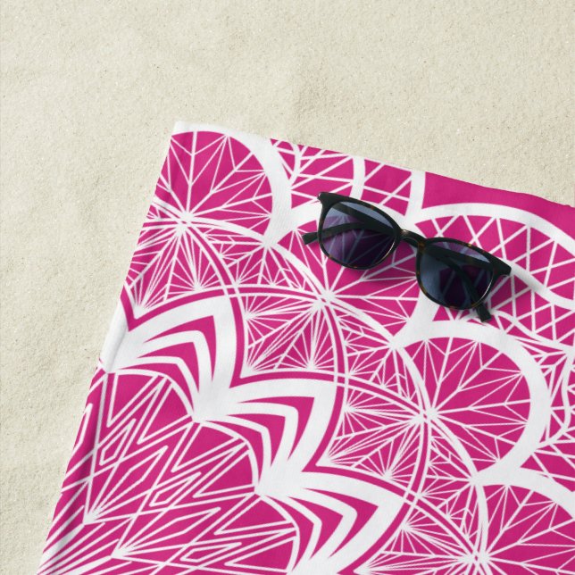 Weiße Mandala auf rosa Hintergrund Strandtuch (Beispiel)