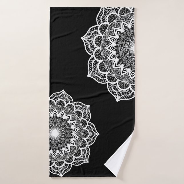 Weiße Mandala auf schwarzem Hintergrund Badehandtuch (Badehandtuch)