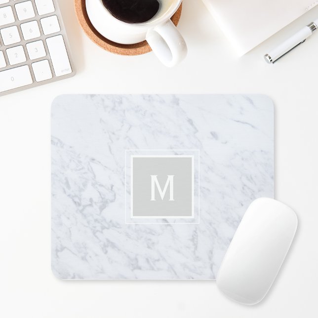 Weiße Marmor-Monogramm Mousepad (Von Creator hochgeladen)