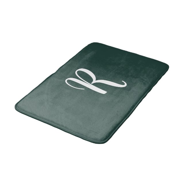 Weiße Monogramm Immergrün Badematte (Schrägansicht)