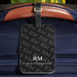 Weiße Monogramm-Initialen Graues Muster Schwarz Gepäckanhänger<br><div class="desc">White Monogram Initials Gray Pattern Black Luggage Tag. Elegantes einfaches,  modernes und männliches Schwarz-Weiß-Design,  mit individuellem Text und Monogramm,  mit einem exklusiven Monogramm-Muster,  perfektes Geschenk für Reisende,  für ihn,  Papa,  Großpa,  Bruder,  Freund,  Chef,  Mitarbeiter oder Mitarbeiter.</div>