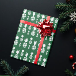 Weiße Niedliche Ananas Urlaubsmuster auf Grün Geschenkpapier
