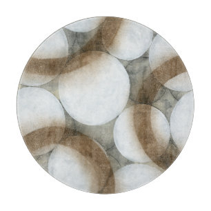 Weiße Orbs und braune Kreise Schneidebrett