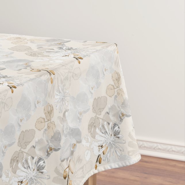 Weiße Orchideen auf einer hellen Creme  Tischdecke (Beispiel)