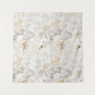 Weiße Orchideen auf einer hellen Creme   Wandteppich