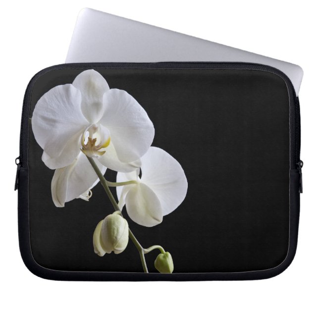 Weiße Orchideen auf schwarz Laptopschutzhülle (Vorderseite)