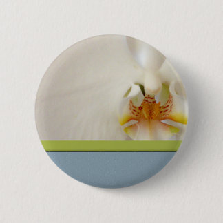 Weiße Orchideenschablone mit blauem und grünem Button