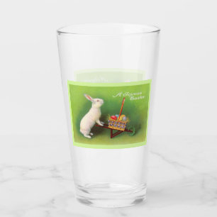 Weiße Osterkaninchen auf grünen Läffchen Glas