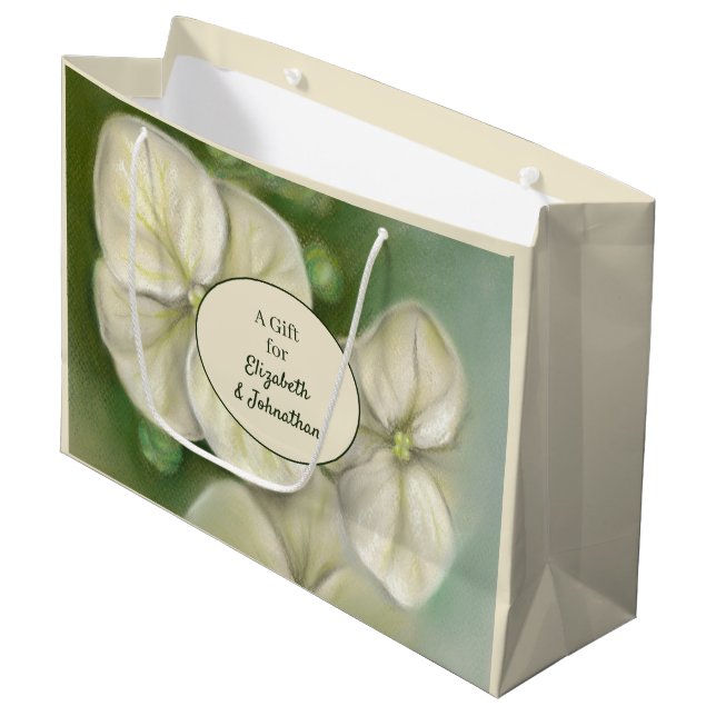 Weiße Pastelle Hydrangea Blütencreme Große Geschenktüte (Vorderseite Schrägansicht)