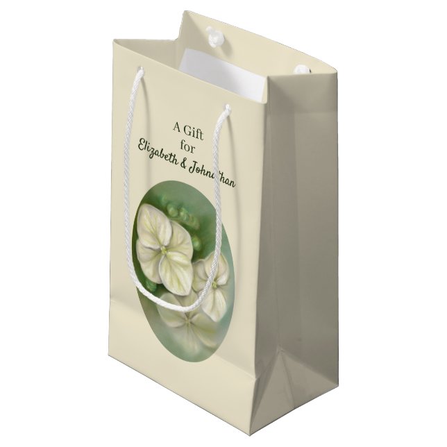 Weiße Pastelle Hydrangea Blütencreme Kleine Geschenktüte (Vorderseite Schrägansicht)