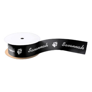 Weiße Pasten auf Schwarz und Individuelle Name ode Satinband