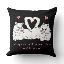 Weiße persische Katzen mit Herzklopfen