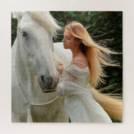 Weiße Pferdchen winden in Ihrem blonden Haar schwe Puzzle