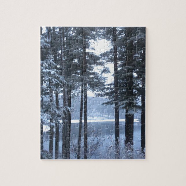 Weiße Pines in blauem Licht. Puzzle (Vertikal)