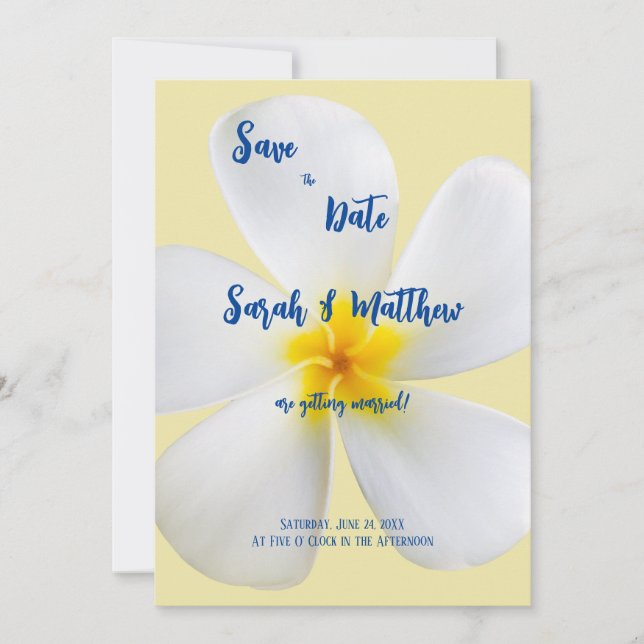 Weiße Plumeria auf gelber, tropischer, blumenreich Save The Date (Vorderseite)