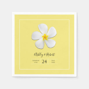 Weiße Plumeria-Blume auf Gelb, Moderne Hochzeit Serviette