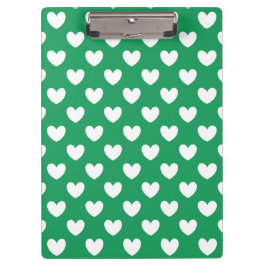 Weiße Polka-Herzen auf Kelly Green Klemmbrett