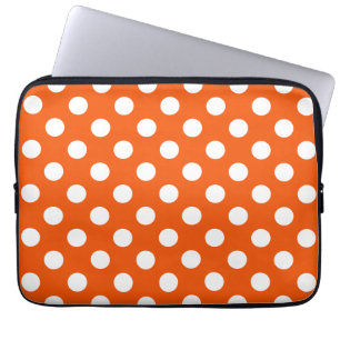 Weiße Polka-Punkte auf Orange Laptopschutzhülle