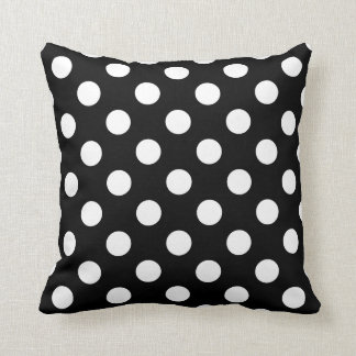 Weiße Polka Punkte auf schwarz Kissen
