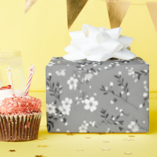 Weiße Posy-Drucke auf Grau Geschenkpapier